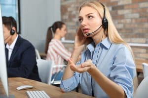 Hotline téléphonique : comment trouver la solution adaptée à votre métier ?
